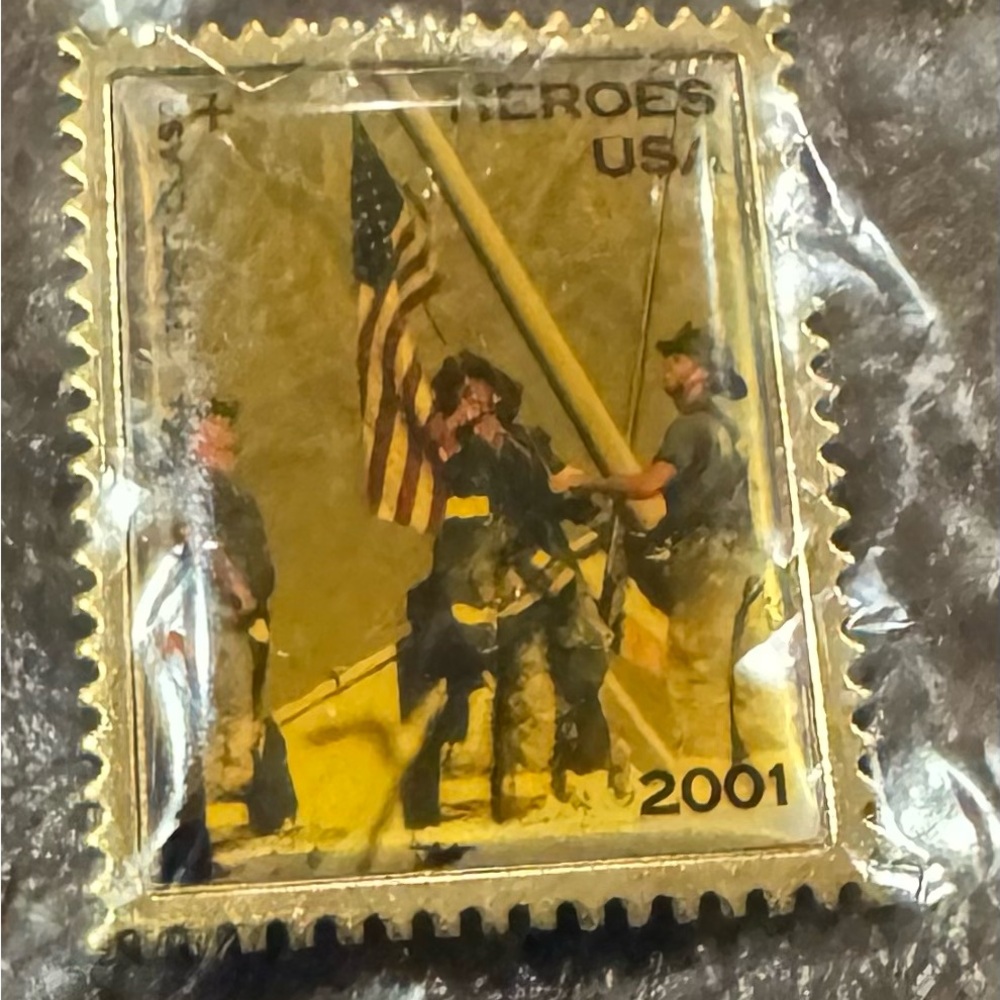 2001 Heroes US Stamp Pin